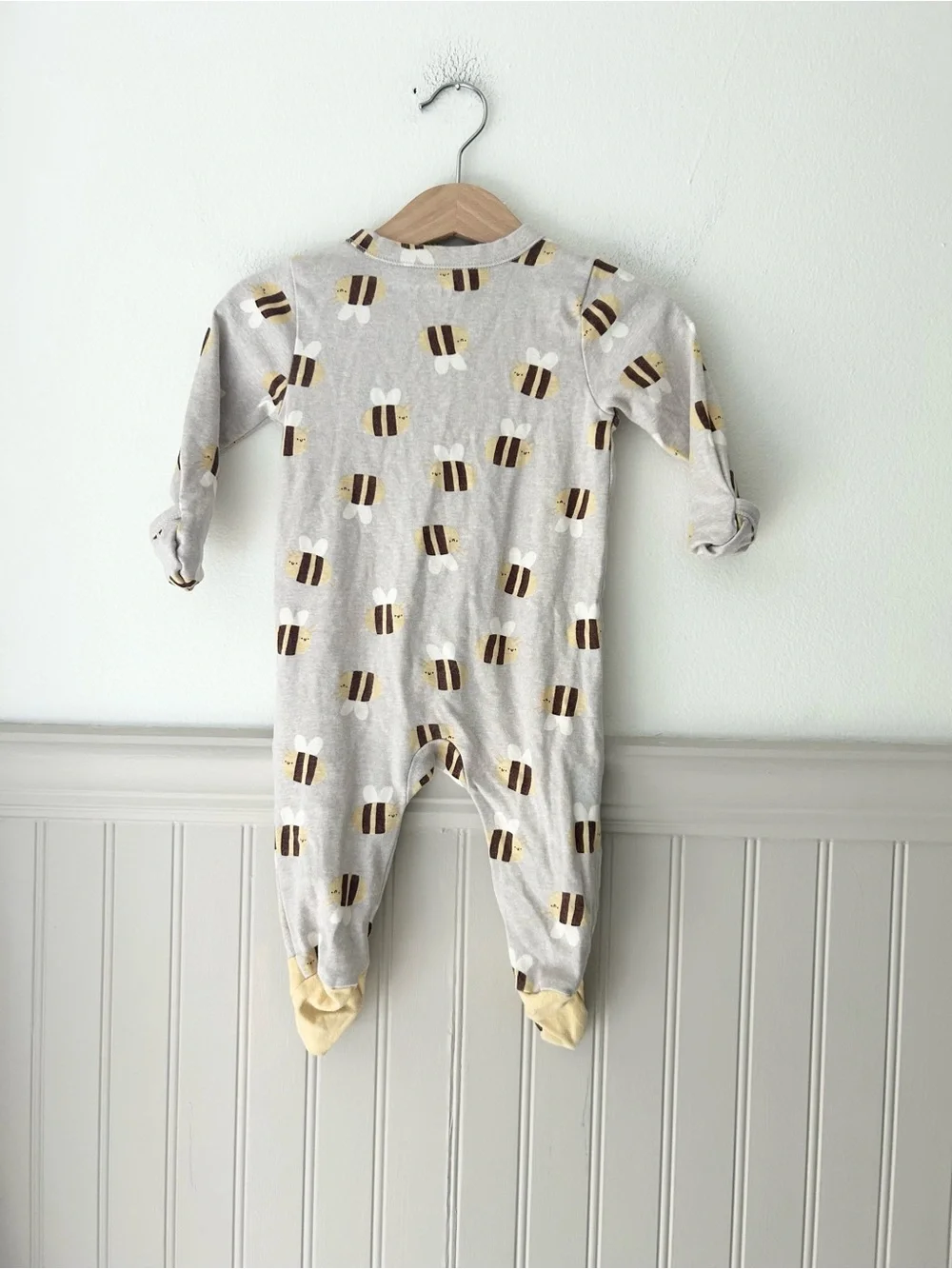 Old Navy 6-9M Bee Print Footed Sleeper Gray Zip Cotton One Piece